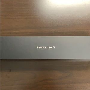 Like New : 42MM Apple Nike+ Watch Series 2.